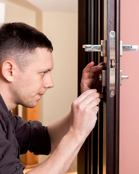 : Professional Locksmith For Commercial And Residential Locksmith Services in The Hammocks, FL